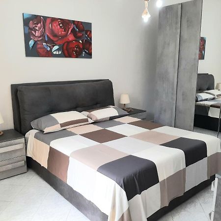 La Casa Di Nino Villa ปอร์ติชี ภายนอก รูปภาพ